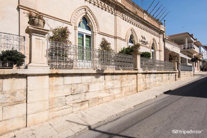 La Moresca Hotel Marina di Ragusa Buitenkant foto